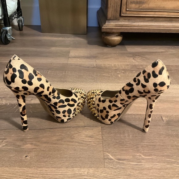 Steve Madden cheetah print cow hair heels with studded toes, 7, NWT! - Picture 5 of 9
